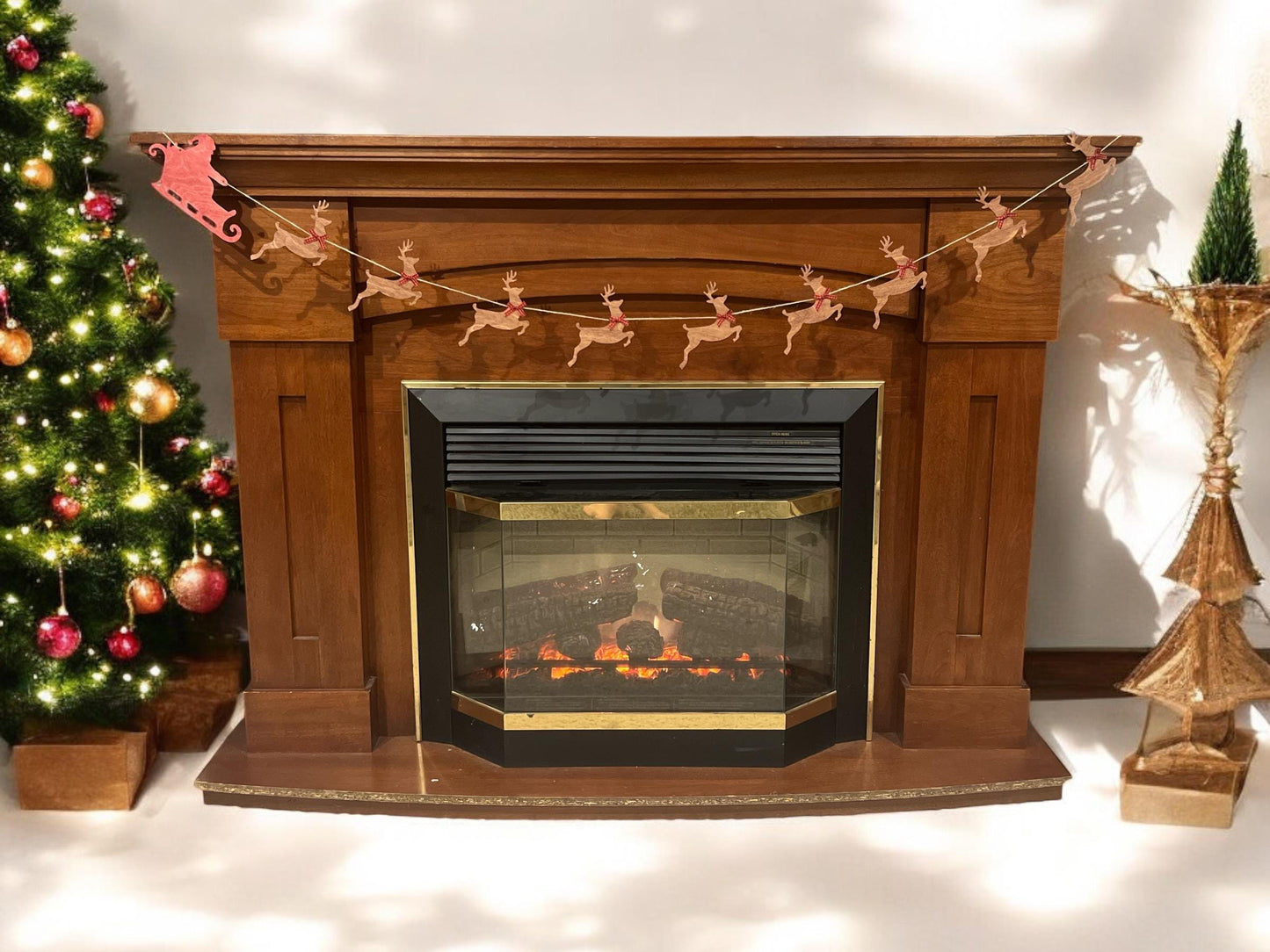Santa sleigh garland, Reindeer garland, Christmas Mantel Decor, Holiday wood garland, Santa reindeer garland, Farmhouse Christmas decor