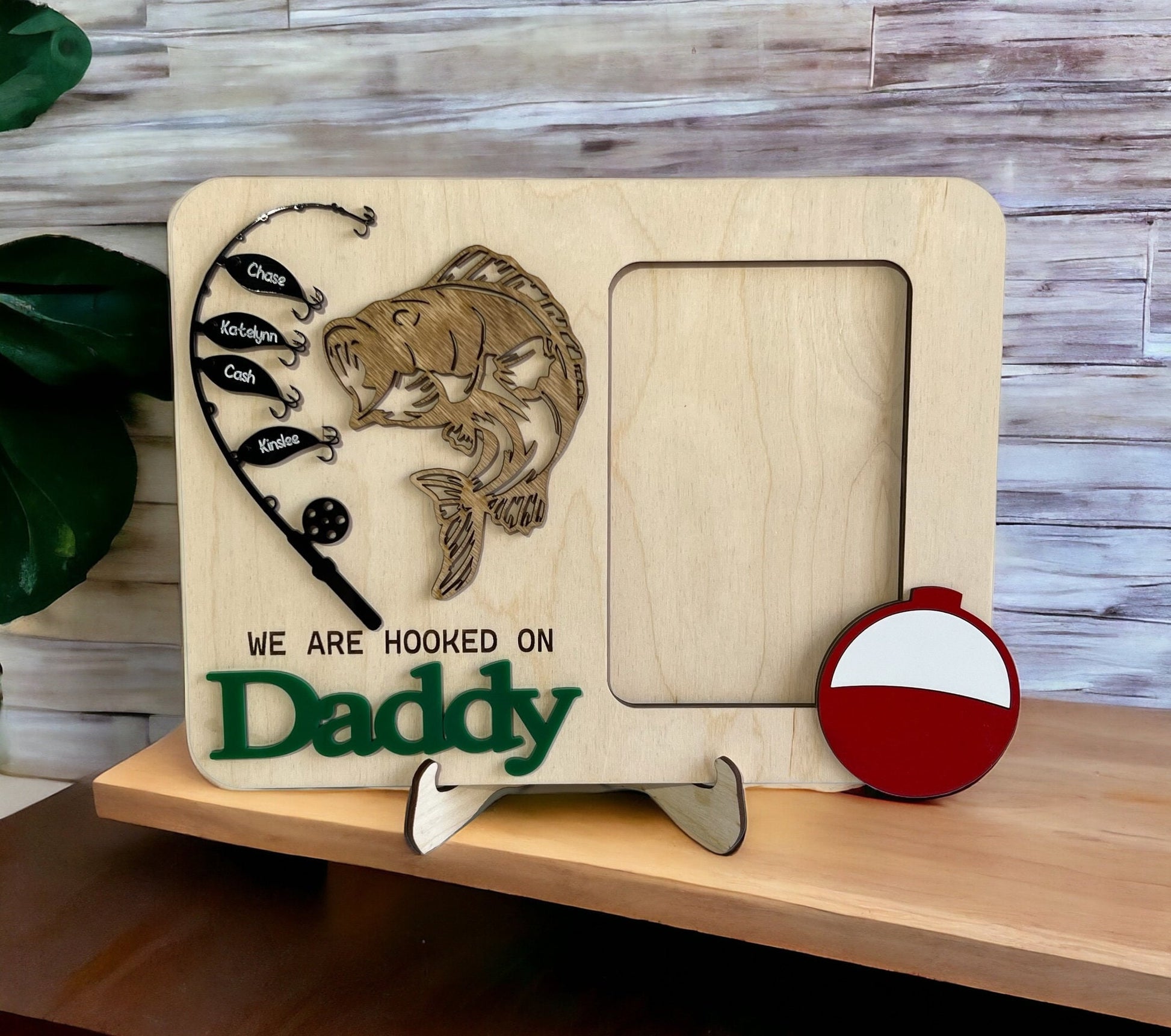 Custom Fishing Frame For Dad/Grandpa, Hooked on Daddy Gift, Father's Day Gift for Dad/Grandpa,Gift for Dad,Personalized Gift Ideas from Kids