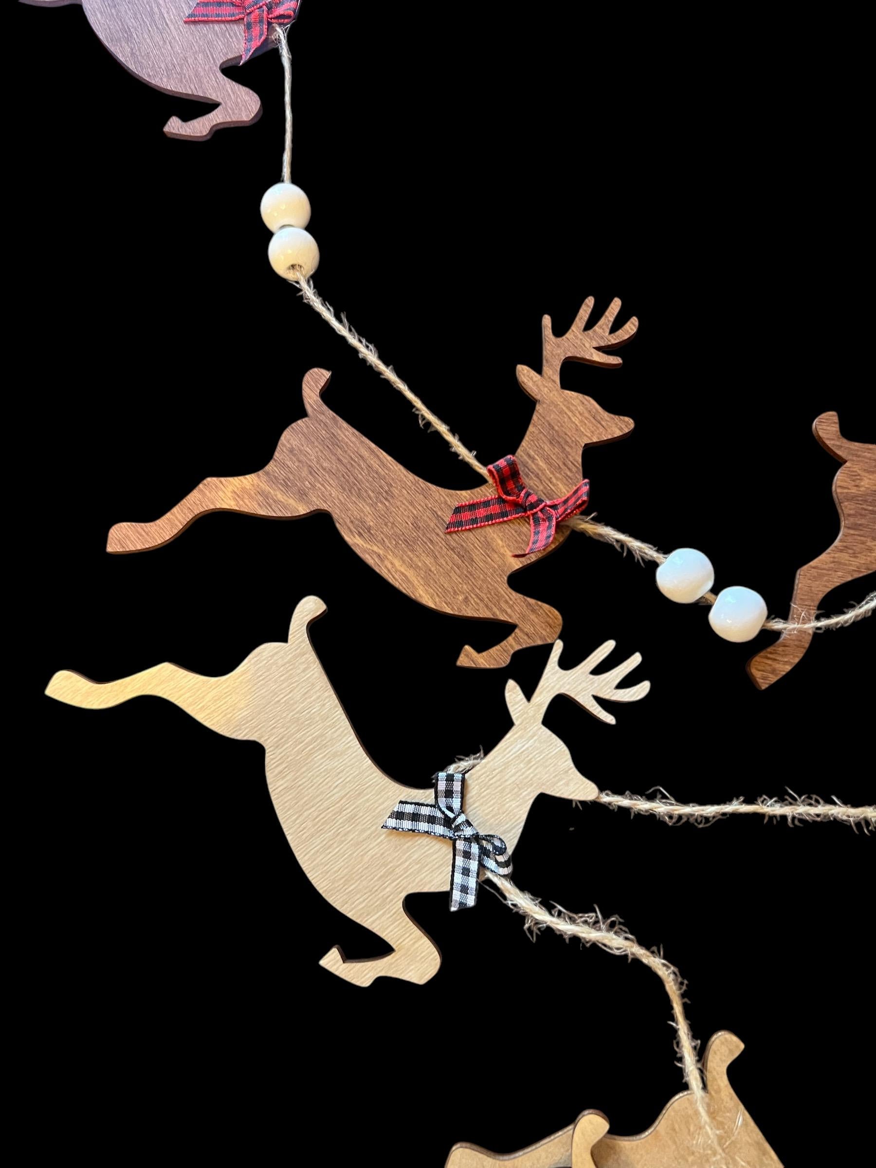 Santa sleigh garland, Reindeer garland, Christmas Mantel Decor, Holiday wood garland, Santa reindeer garland, Farmhouse Christmas decor