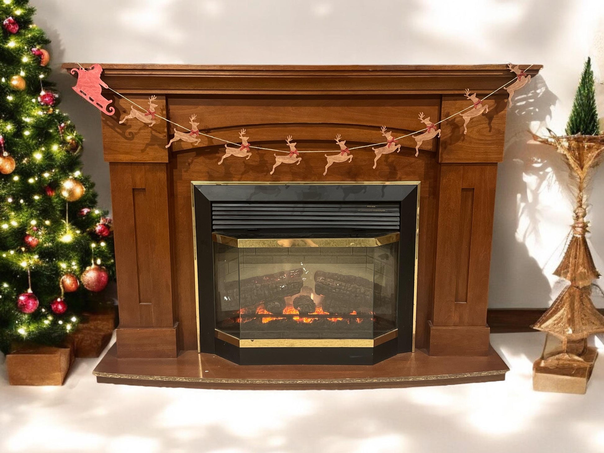 Santa sleigh garland, Reindeer garland, Christmas Mantel Decor, Holiday wood garland, Santa reindeer garland, Farmhouse Christmas decor